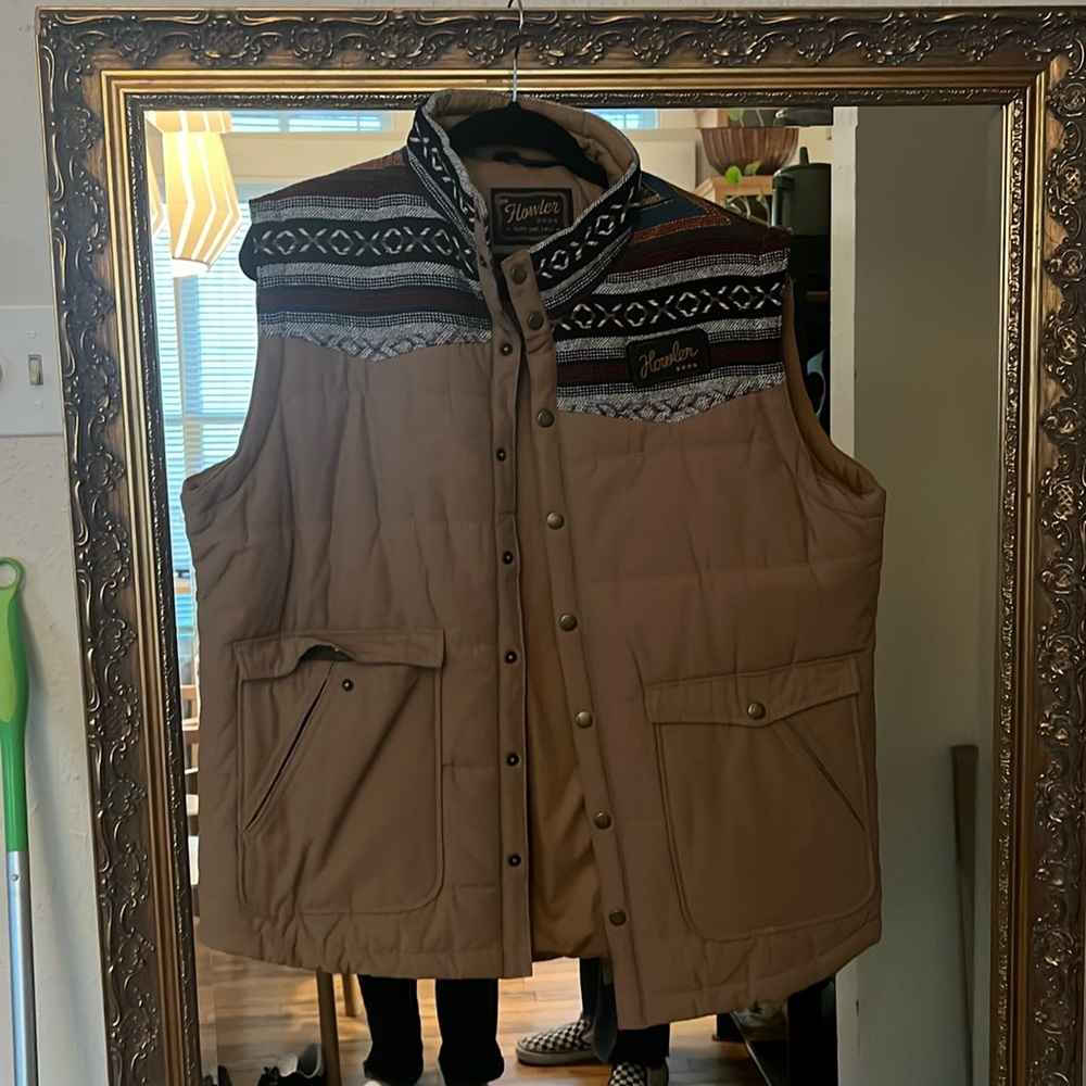 Howler Rounder Vest NWOT